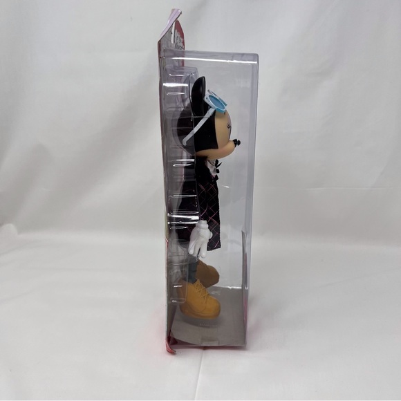 Minnie Mouse Sweet Latte doll - Picture 6 of 7